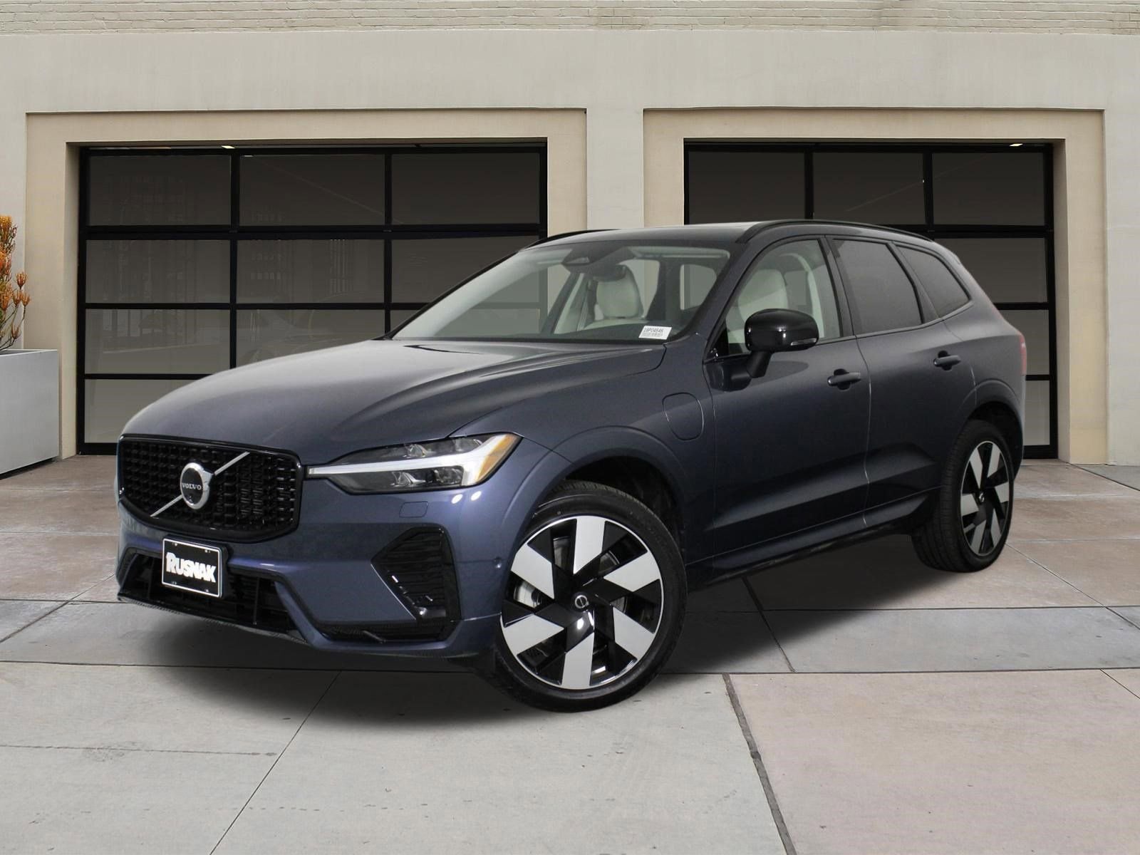 Certified 2025 Volvo XC60 T8 Plus w/ Protection Package Premier image 3