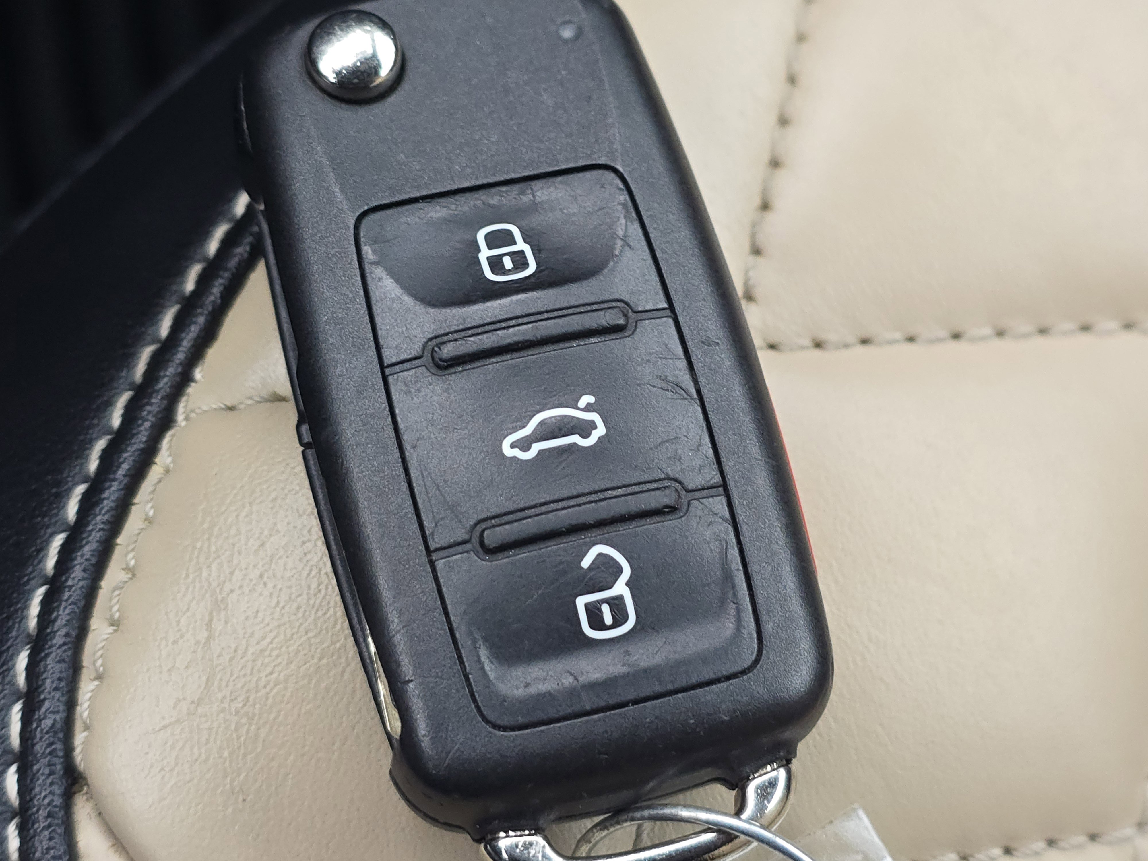 Used 2019 Volkswagen Beetle 2.0T S image 27