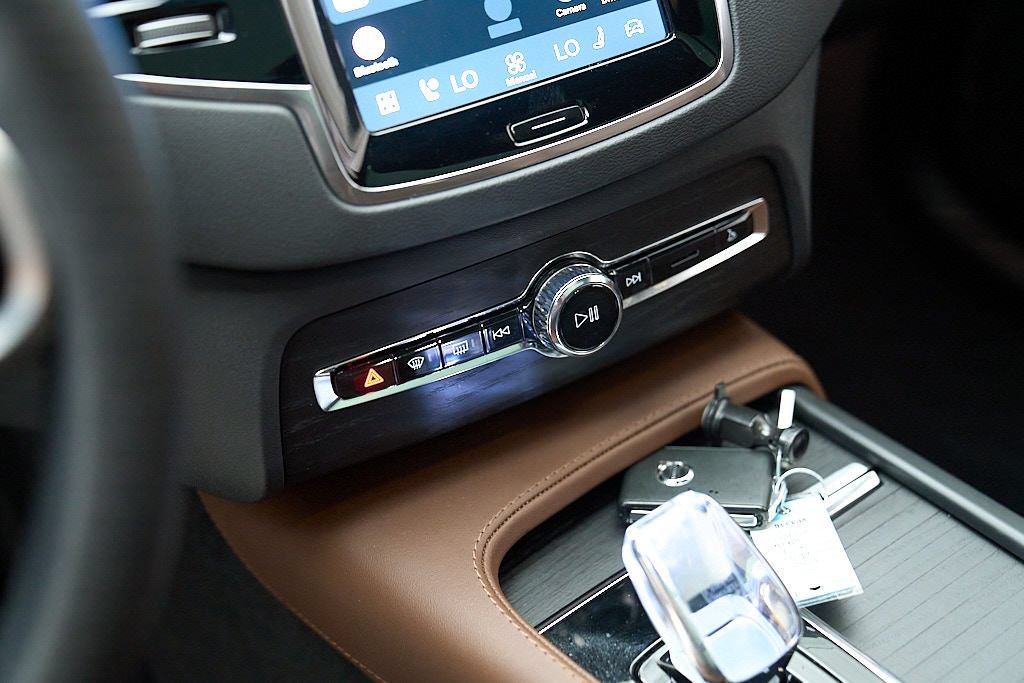 Certified 2024 Volvo XC90 T8 Ultimate AWD/4WD image 22
