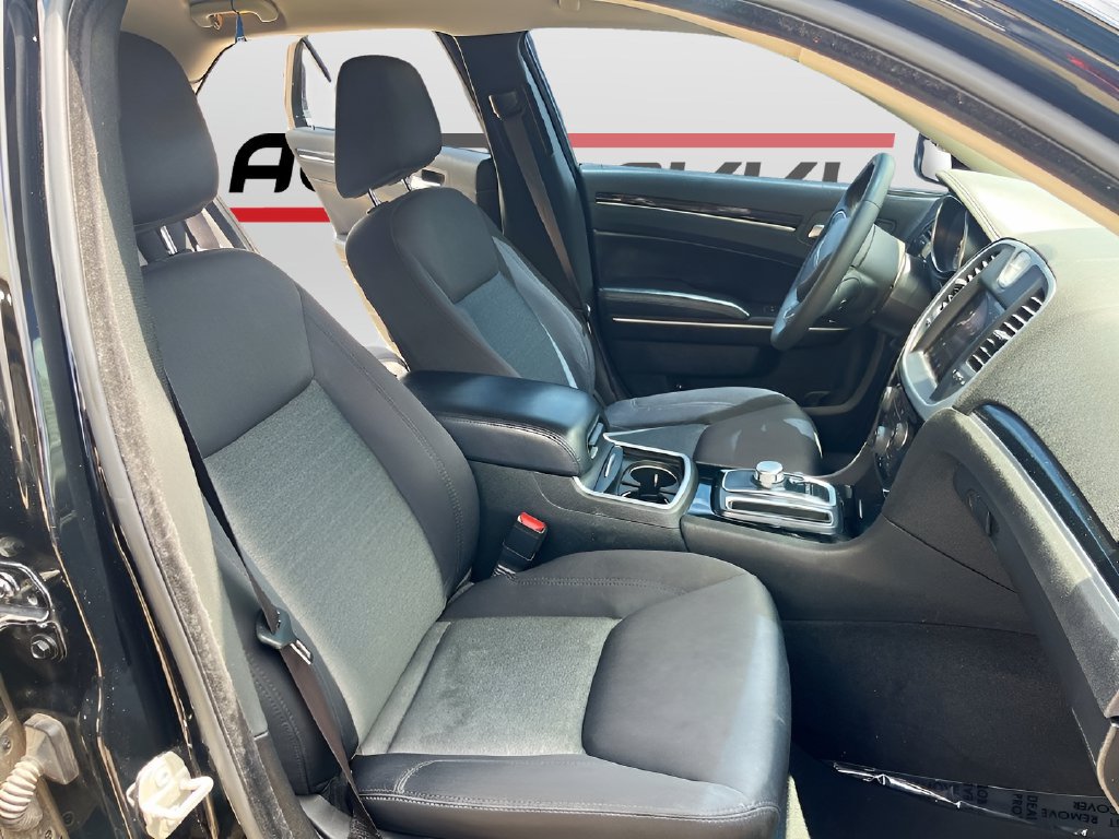 Used 2023 Chrysler 300 Touring RWD image 26