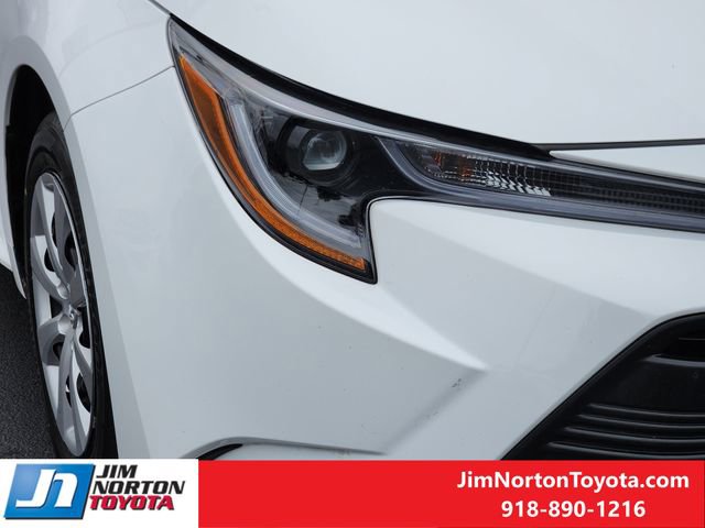 Used 2025 Toyota Corolla LE FWD image 9