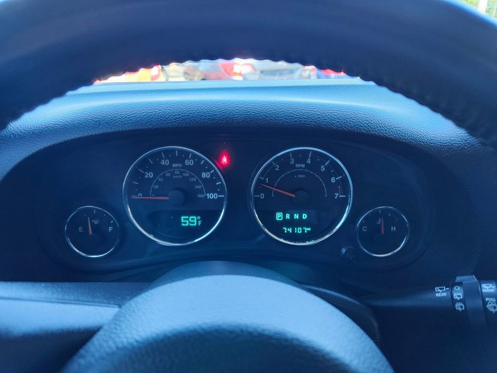Used 2017 Jeep Wrangler Unlimited Rubicon w/ Connectivity Group AWD/4WD image 13