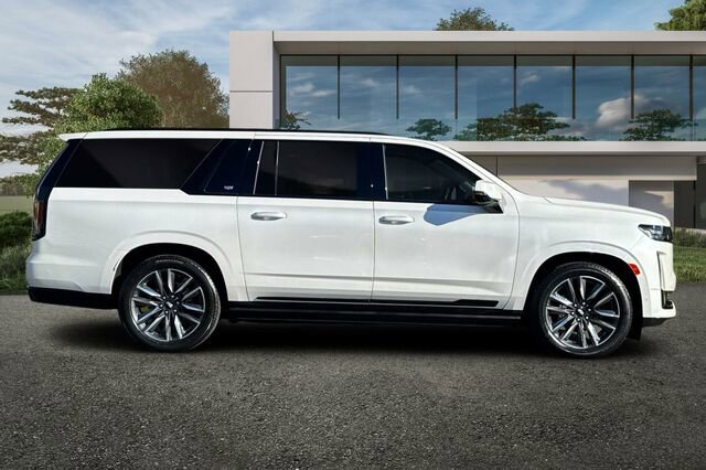 Certified 2023 Cadillac Escalade ESV Sport Platinum image 3