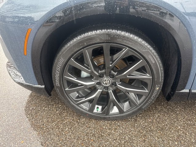 Used 2025 Toyota Crown Signia image 11