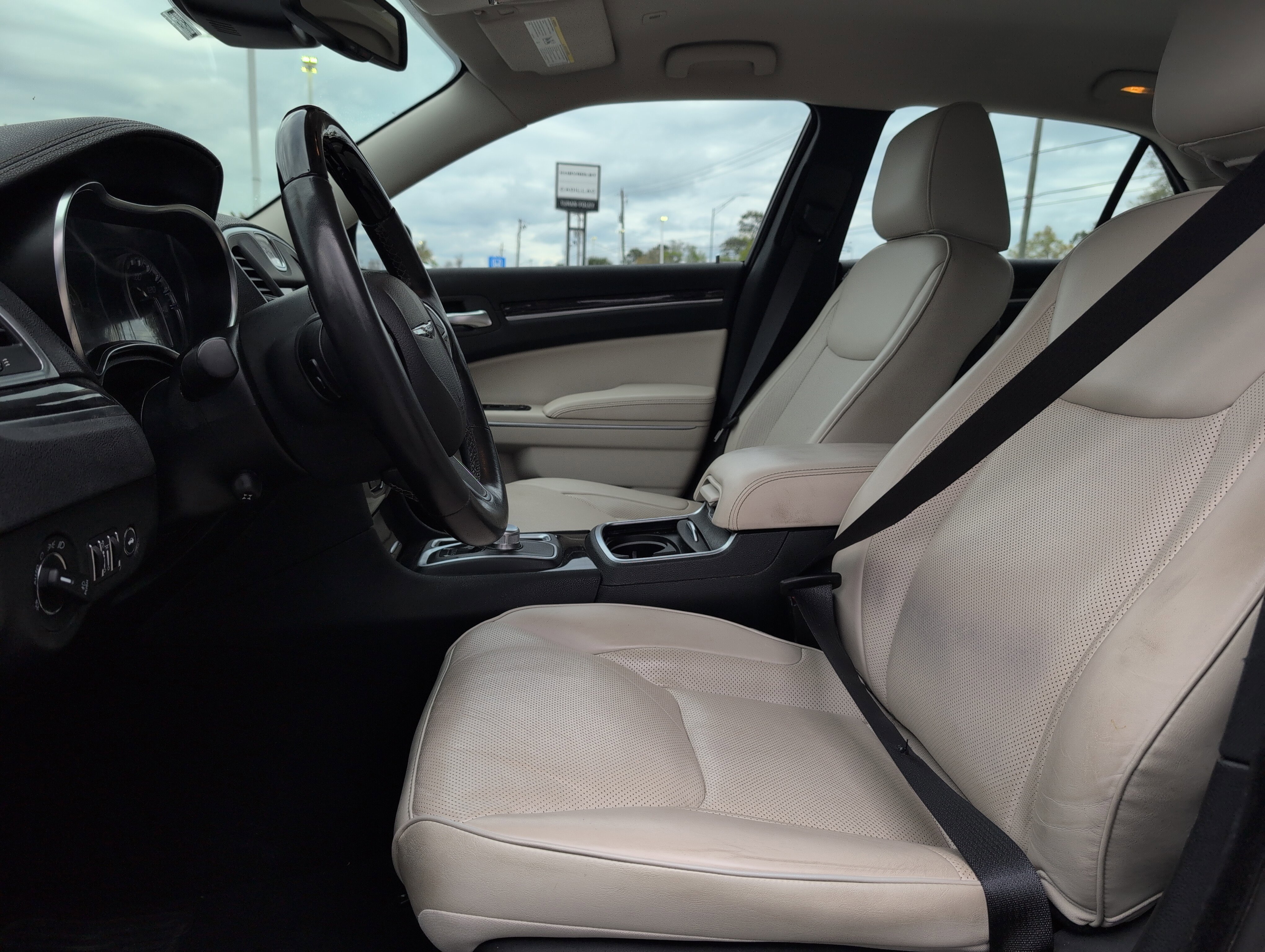 Used 2020 Chrysler 300 Limited w/ Safetytec Plus Group image 13