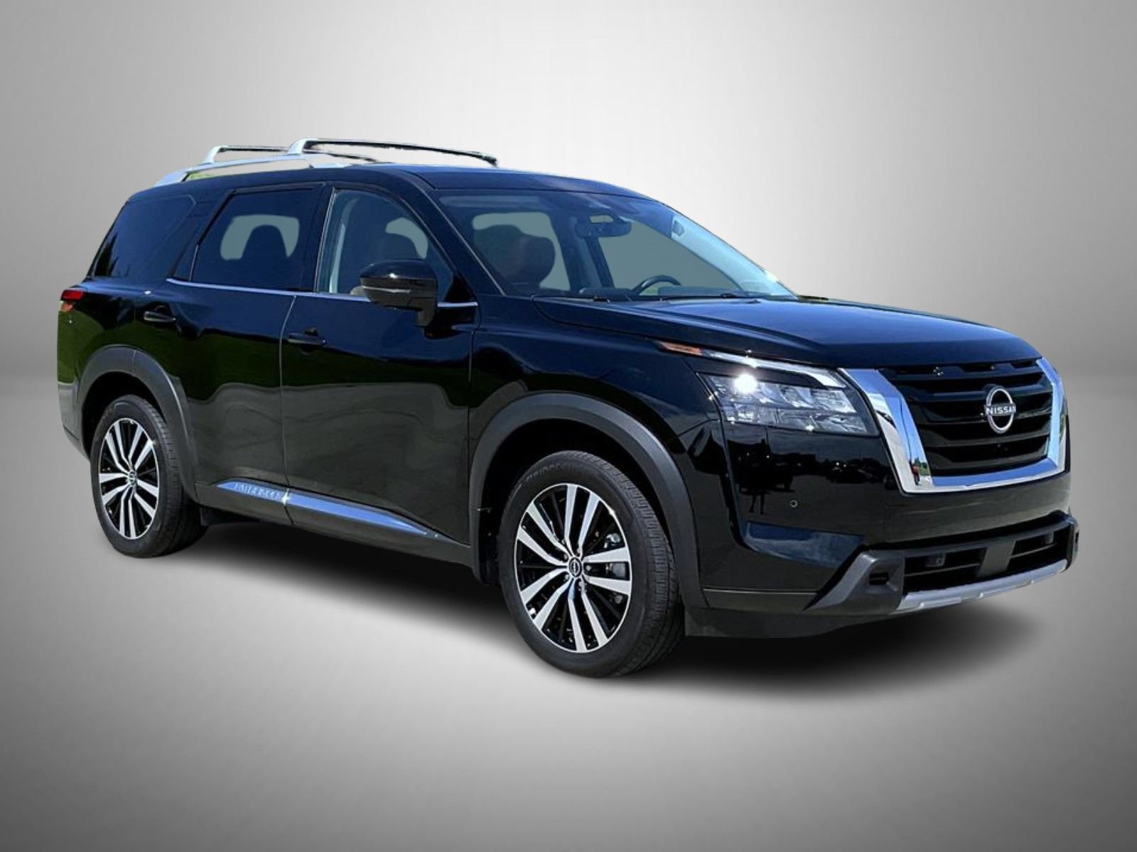 Used 2025 Nissan Pathfinder Platinum w/ Cargo Package AWD/4WD image 3