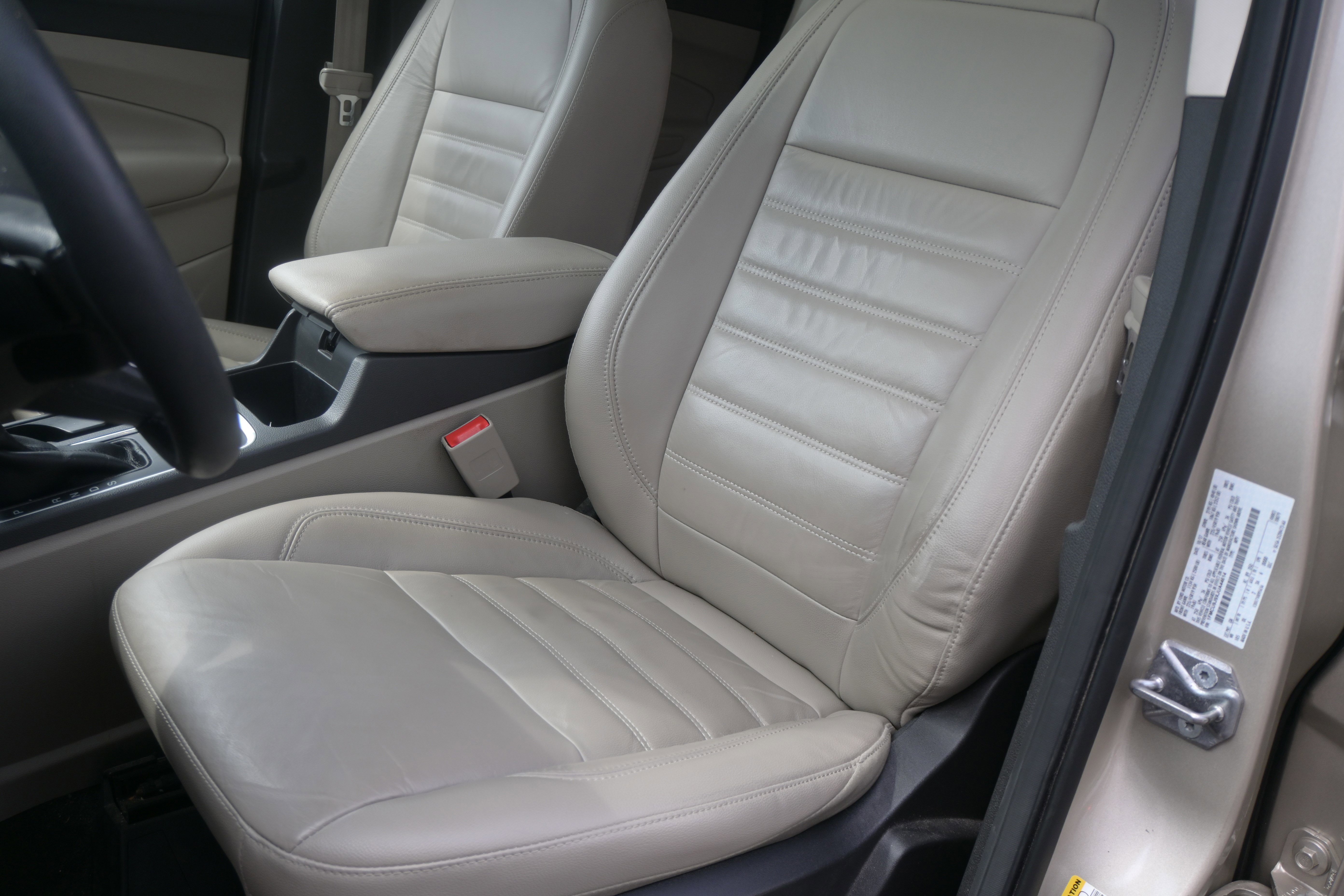 Used 2018 Ford Escape Titanium w/ Ford Safe & Smart Package AWD/4WD image 12