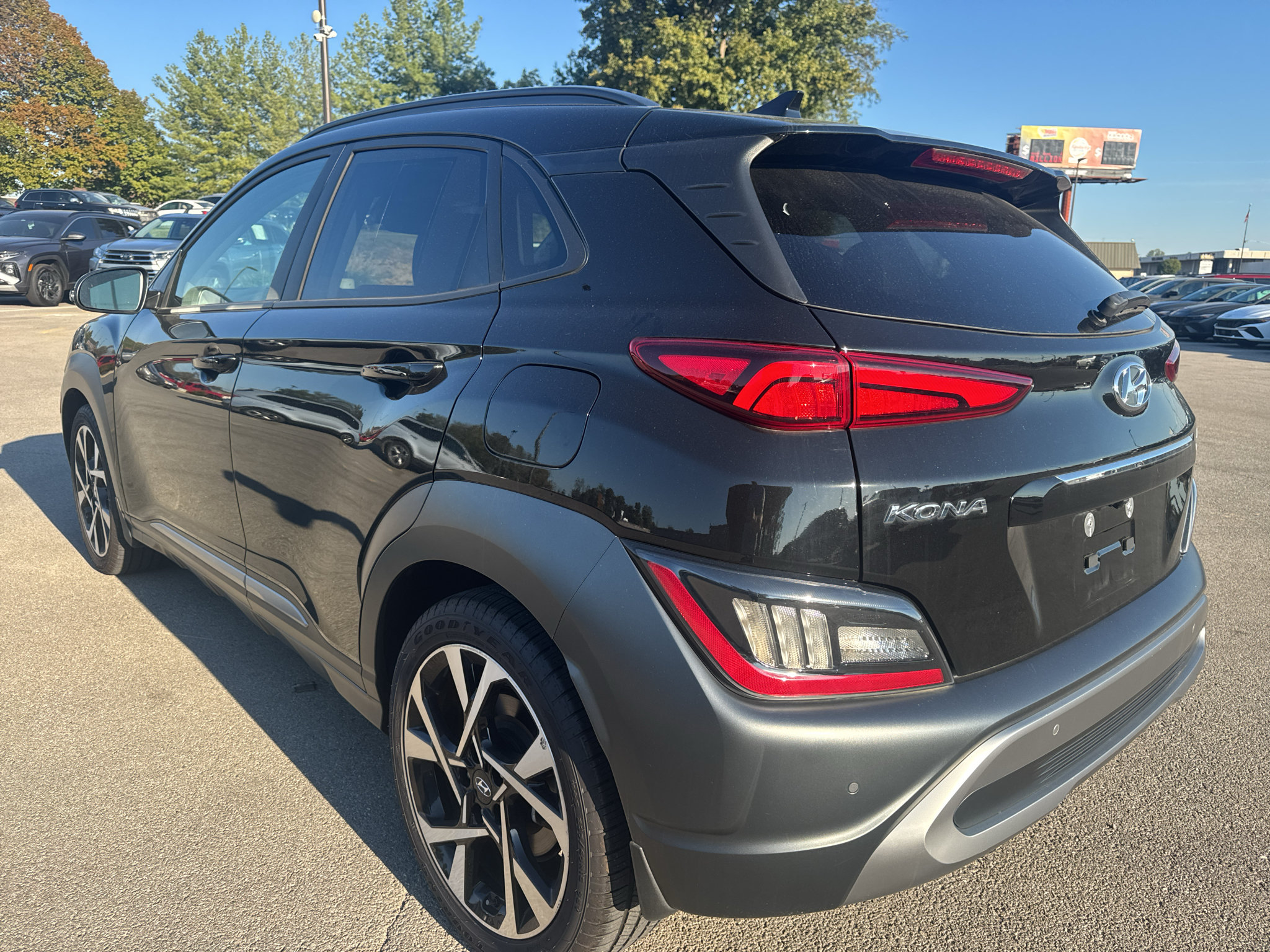 Certified 2022 Hyundai Kona Limited AWD/4WD image 5