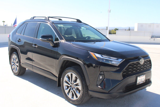 Used 2023 Toyota RAV4 XLE Premium FWD image 2