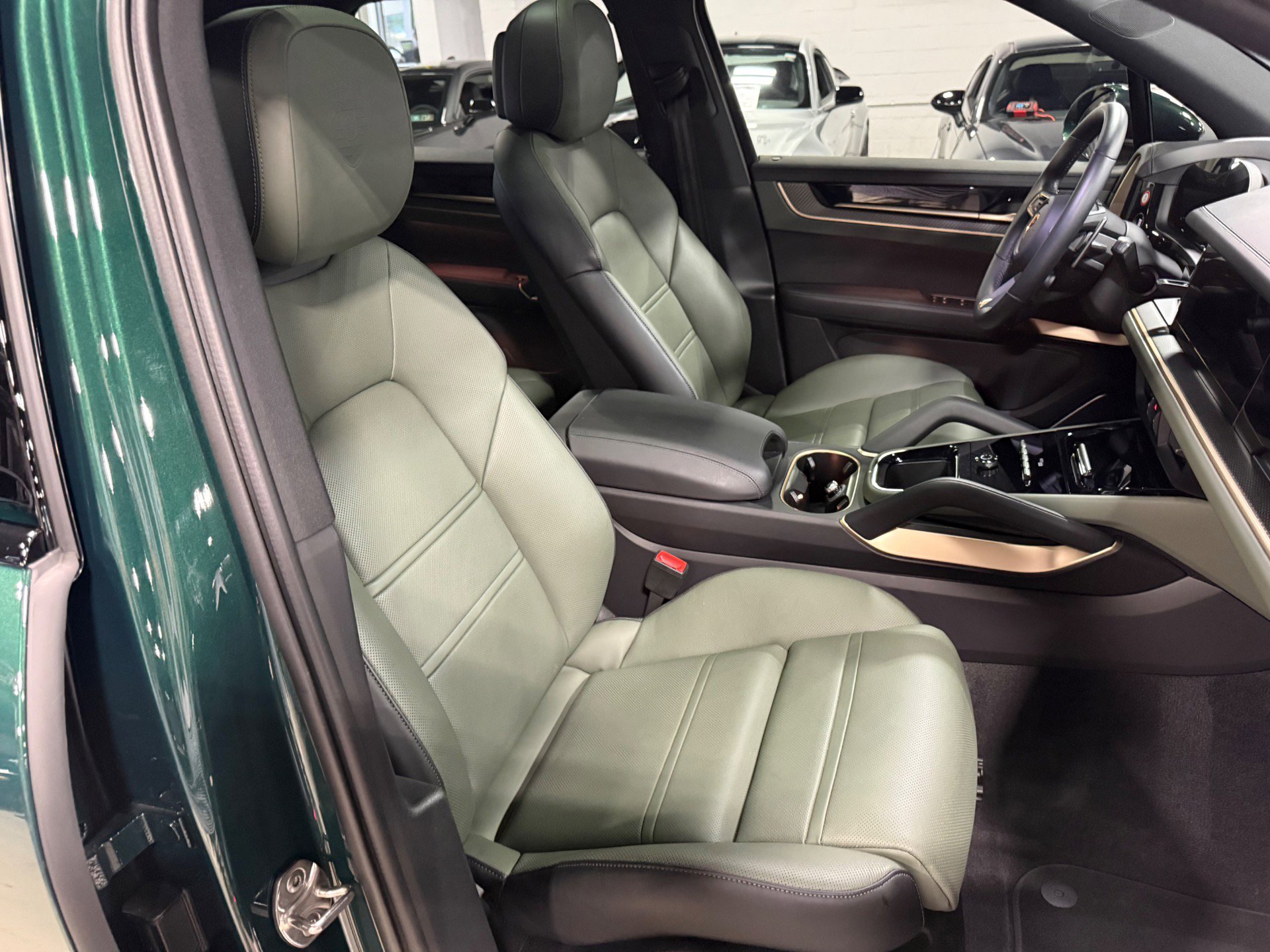Used 2024 Porsche Cayenne S image 39