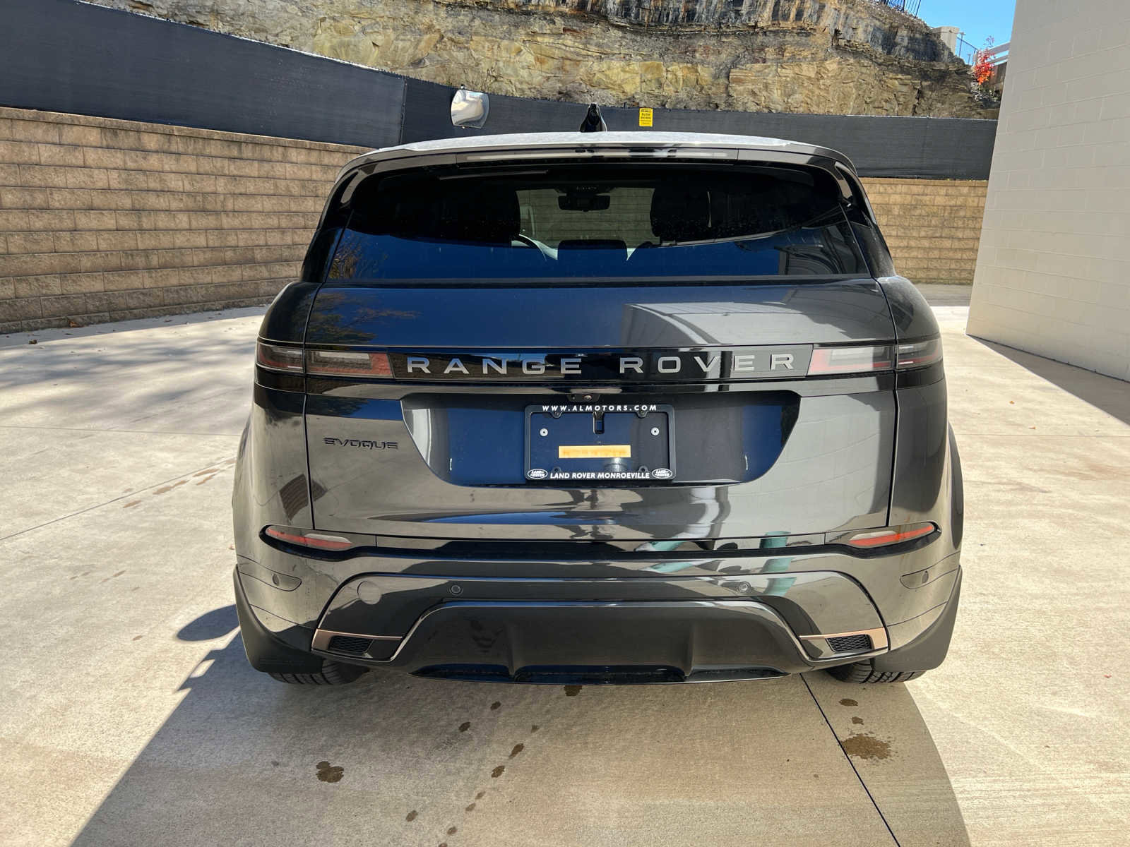 Used 2025 Land Rover Range Rover Evoque Dynamic SE image 4