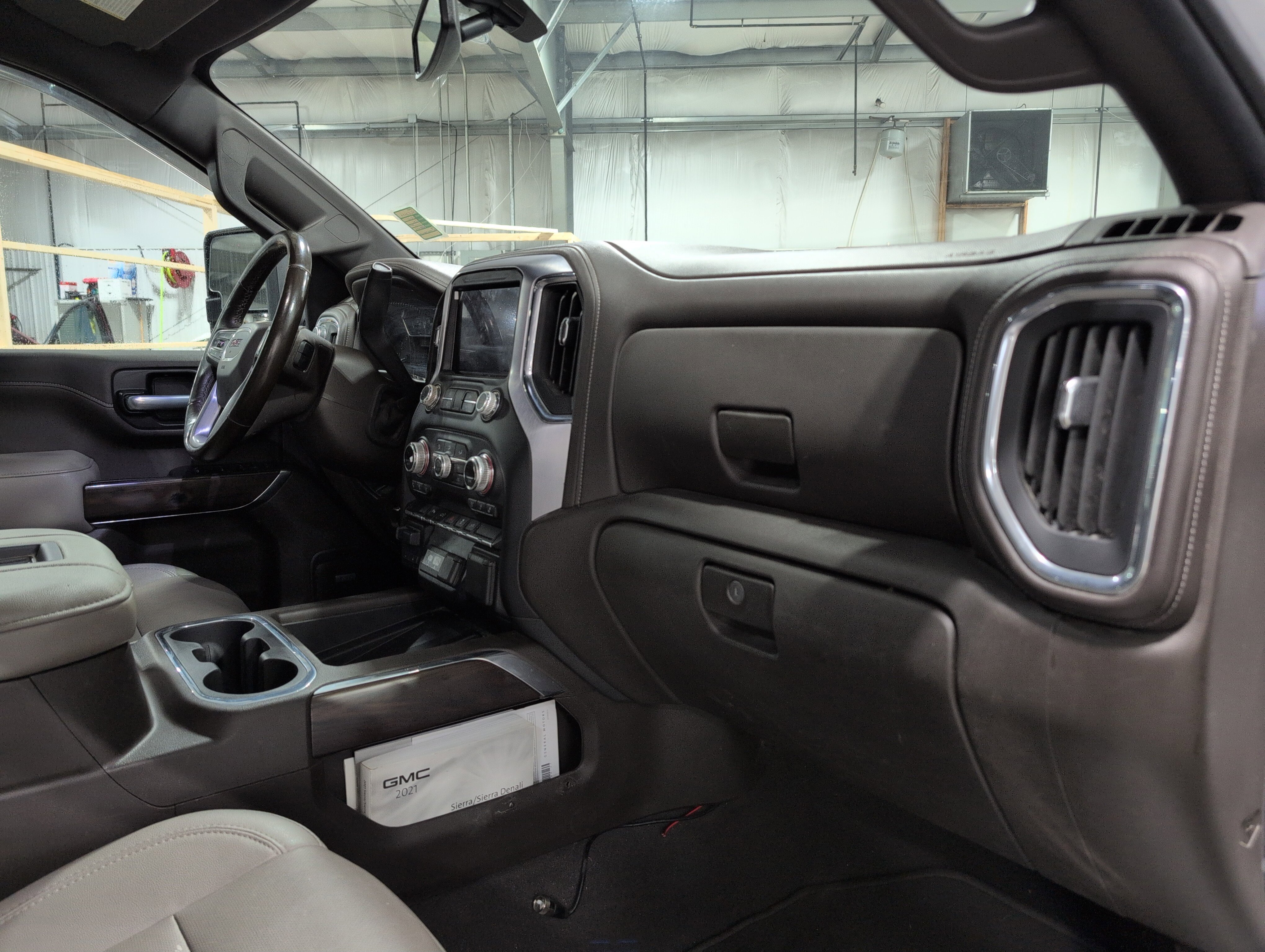 Used 2021 GMC Sierra 2500 SLT w/ SLT Premium Package AWD/4WD image 14