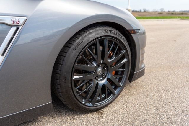 Used 2016 Nissan GT-R Premium image 10