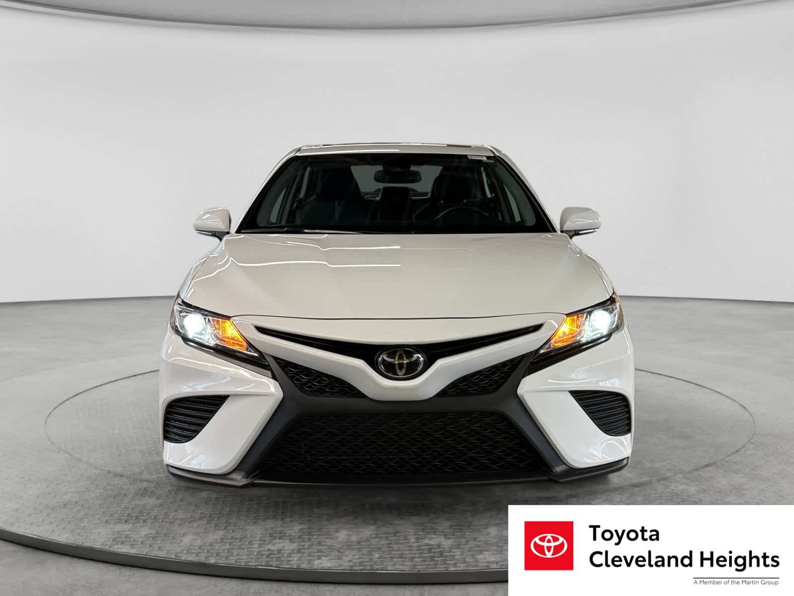Used 2020 Toyota Camry SE w/ Convenience Package FWD image 2