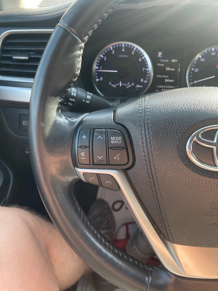 Used 2017 Toyota Highlander Plus AWD/4WD image 21