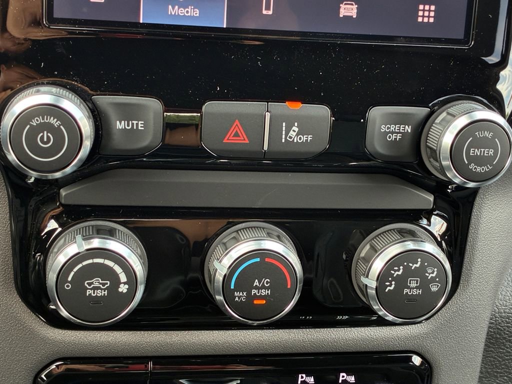 New 2026 RAM 1500 Express AWD/4WD image 4