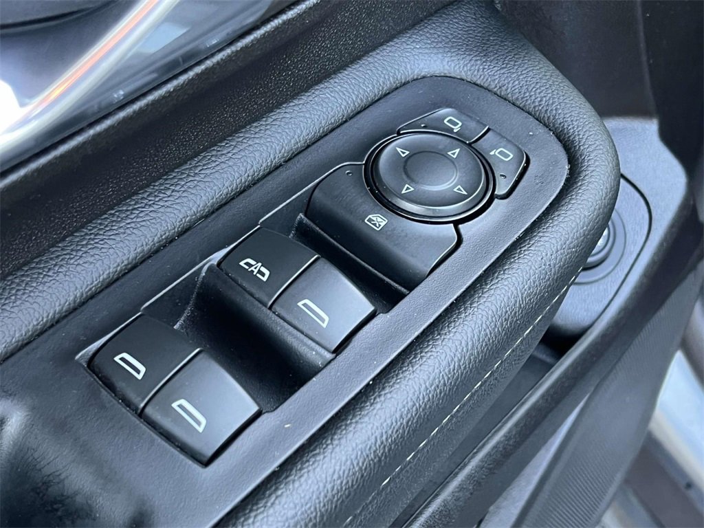 Used 2024 GMC Terrain SLT image 19