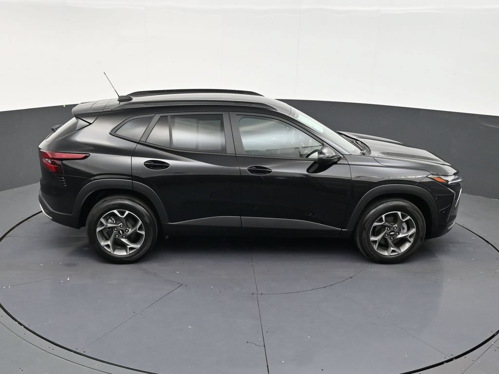 Used 2024 Chevrolet Trax LT FWD image 17