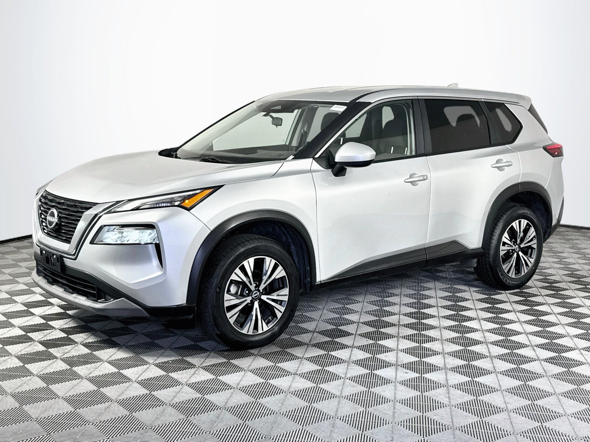 Used 2023 Nissan Rogue SV FWD image 4