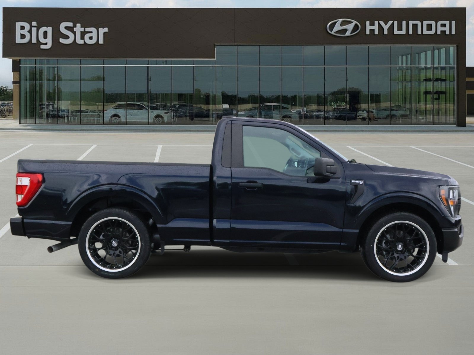 Used 2023 Ford F150 XL RWD image 5