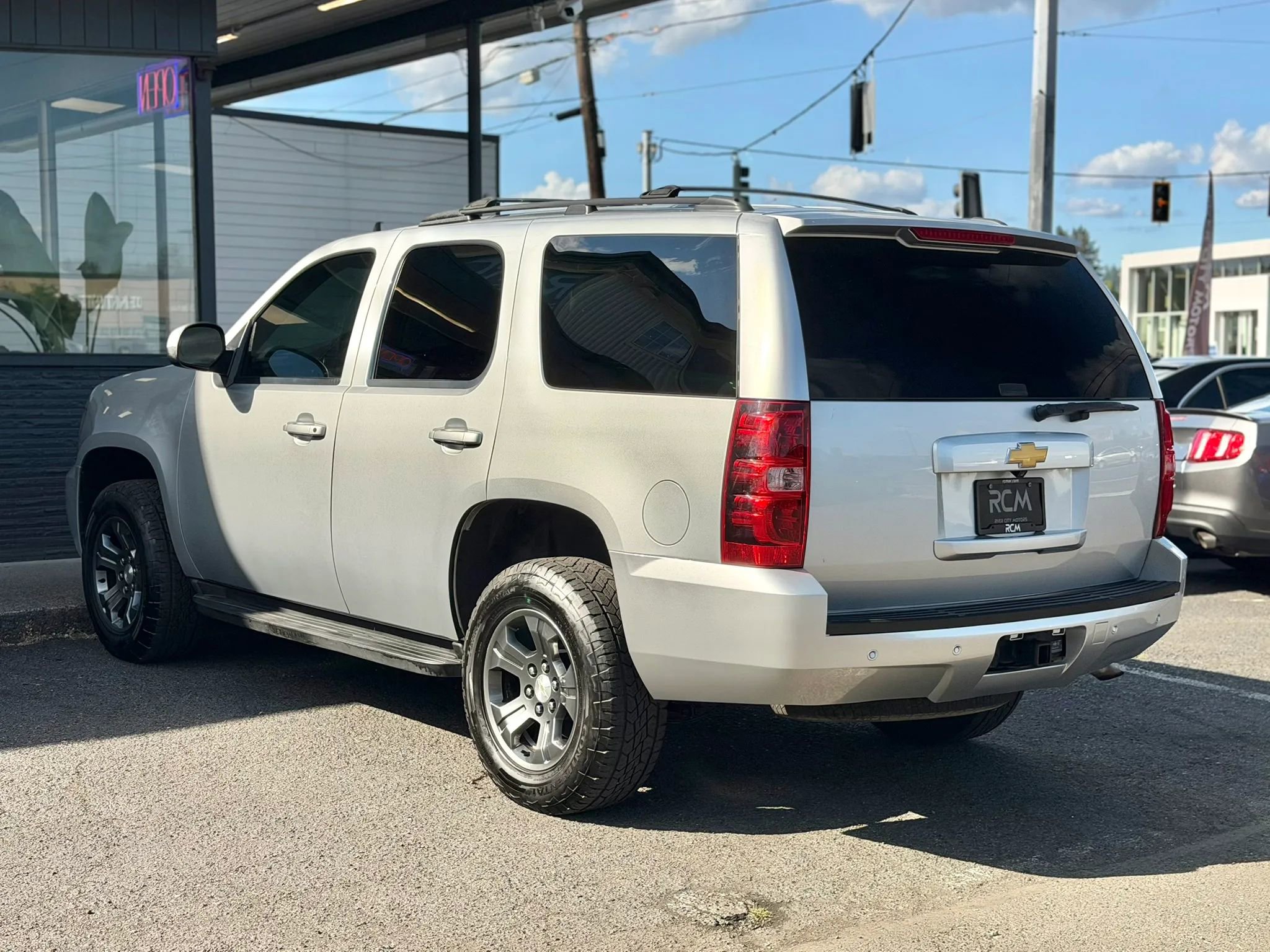 Used 2014 Chevrolet Tahoe LT w/ Luxury Package AWD/4WD image 7