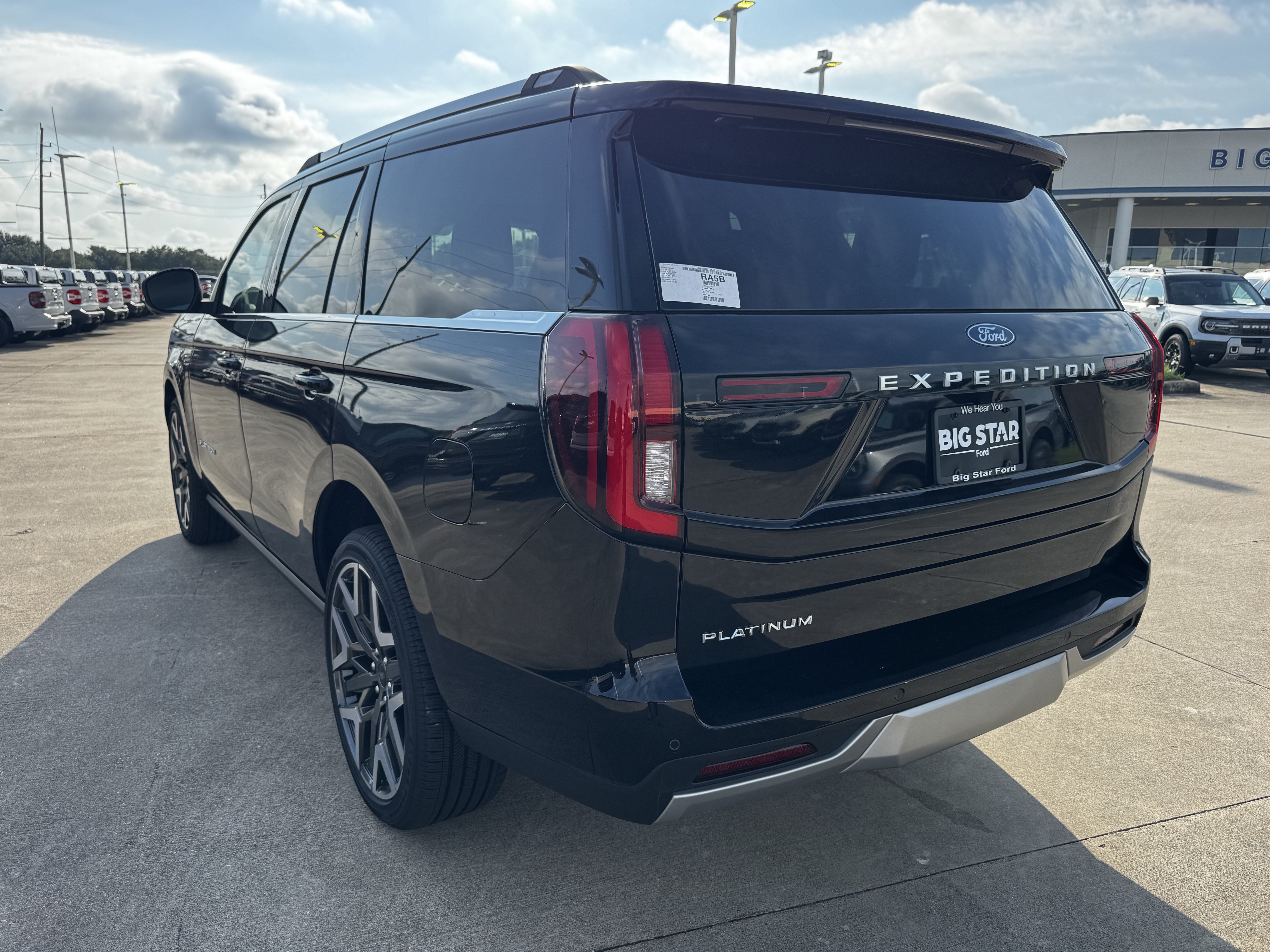 New 2026 Ford Expedition Platinum w/ Platinum Ultimate Package AWD/4WD image 6