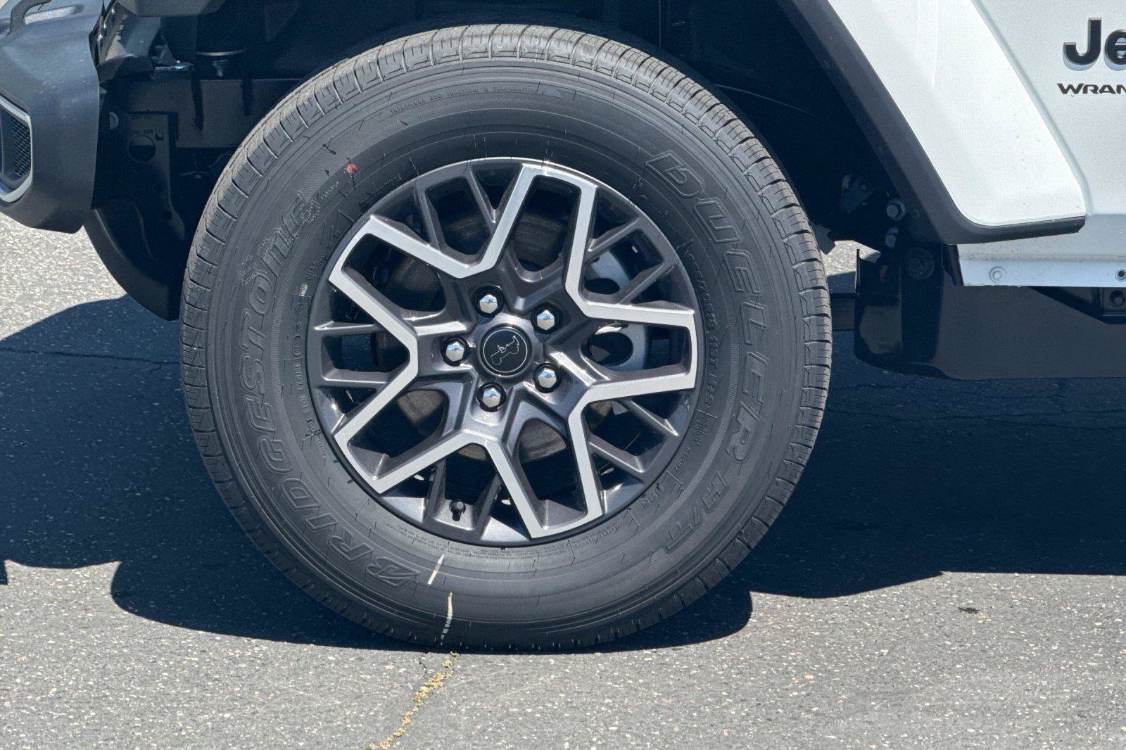 New 2026 Jeep Wrangler Unlimited Sahara AWD/4WD image 25