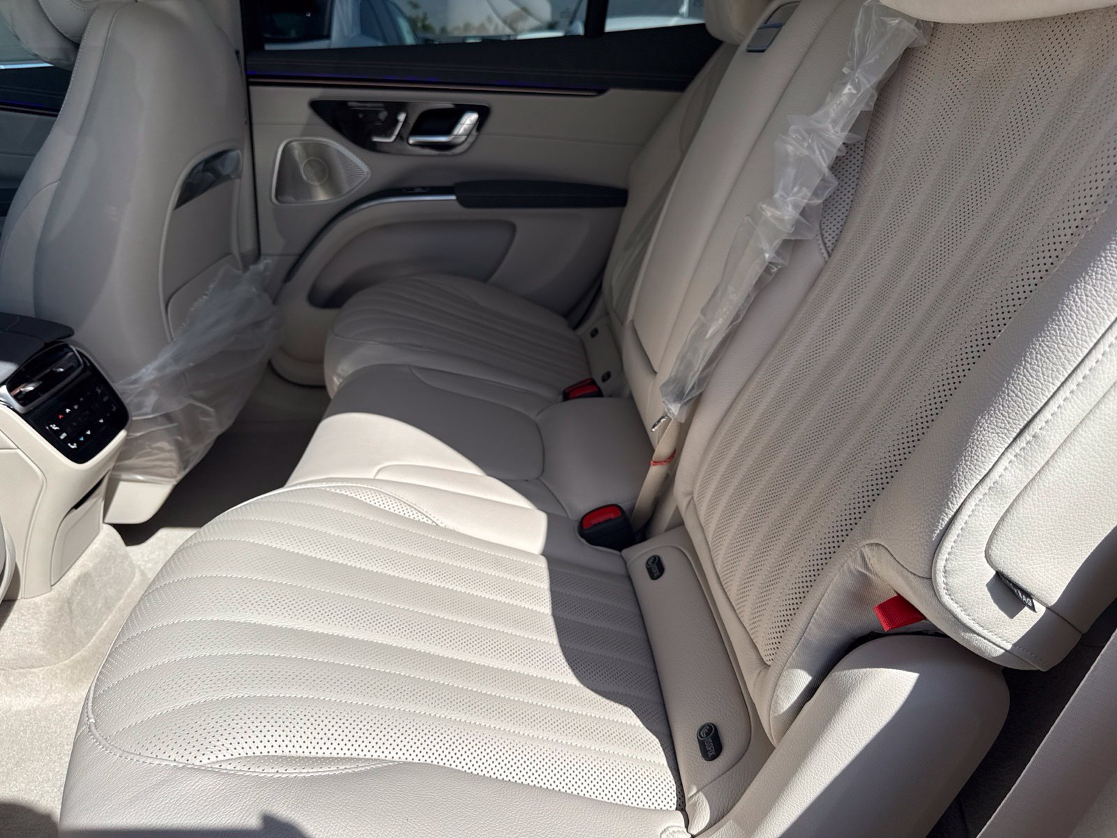 New 2027 Mercedes-Benz EQS 400 4MATIC SUV image 26