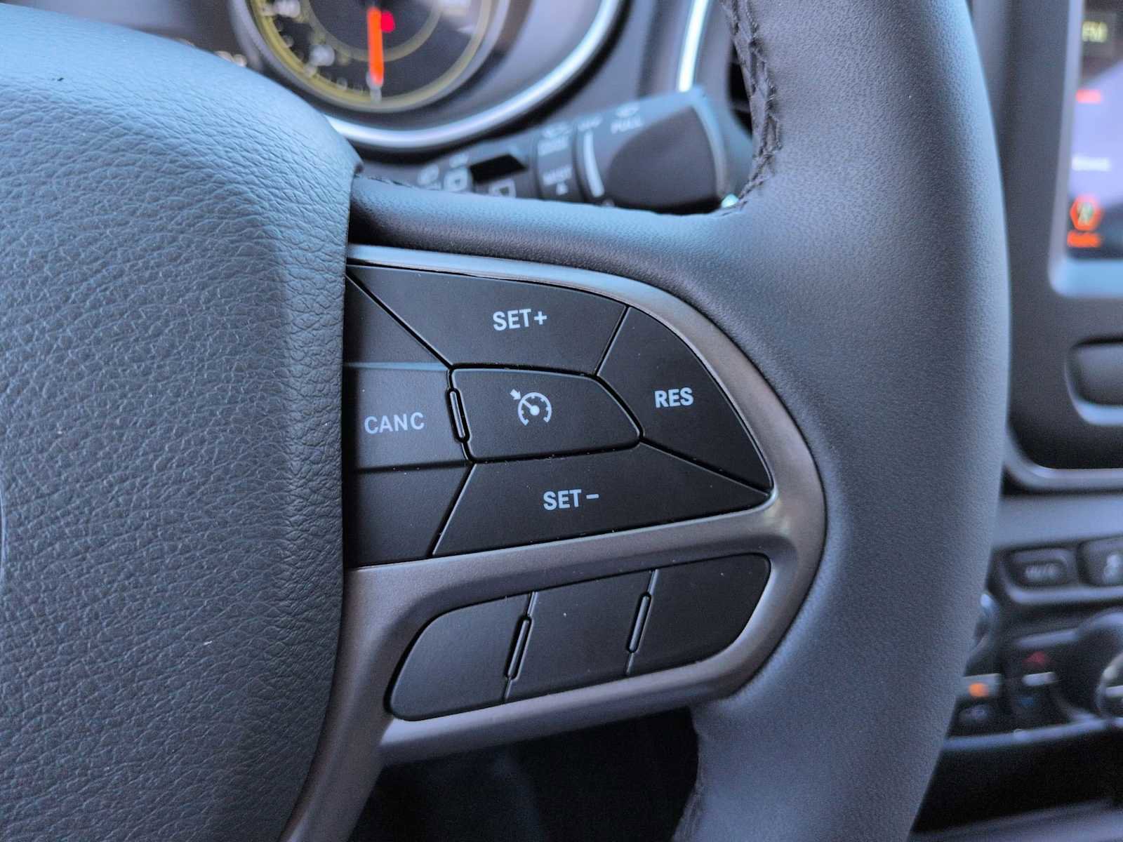 Used 2022 Jeep Cherokee Latitude Lux w/ Sun & Sound Group image 27