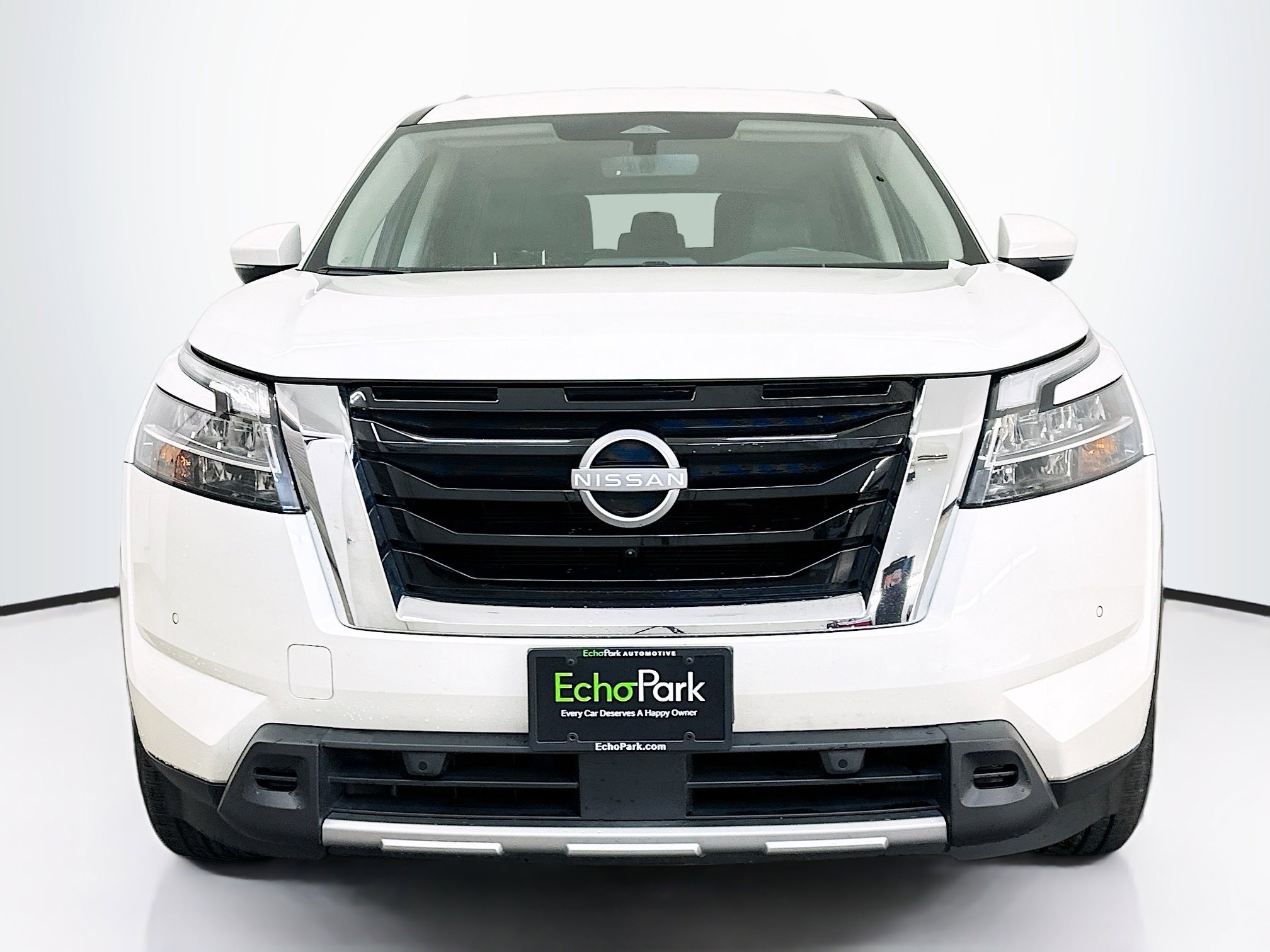 Used 2024 Nissan Pathfinder SL image 2