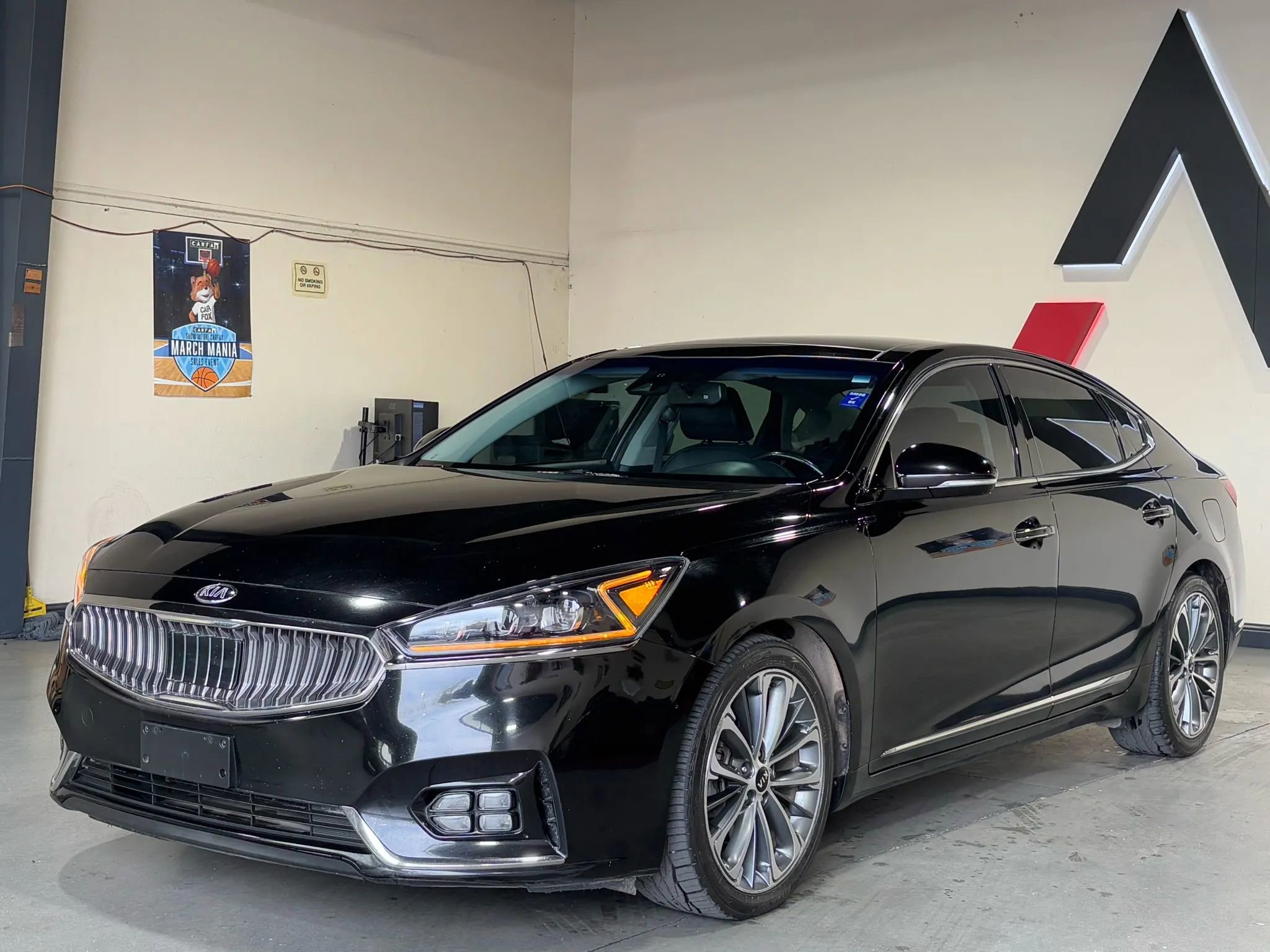 Used 2017 Kia Cadenza Technology FWD image 1