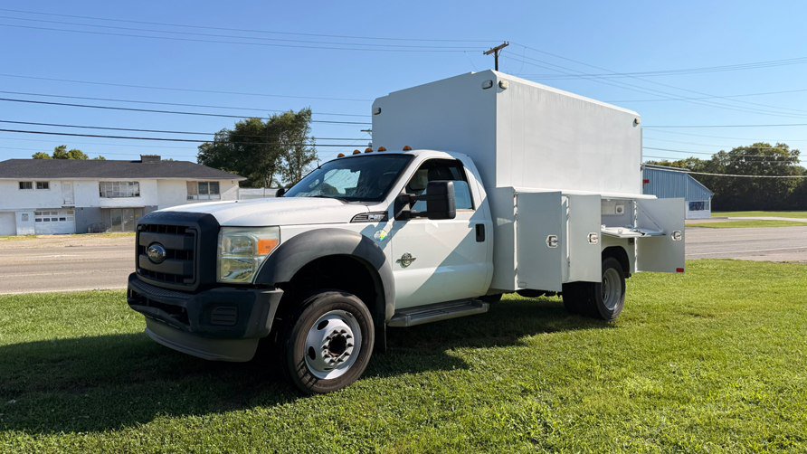 Used 2015 Ford F550 2WD Regular Cab Super Duty image 2