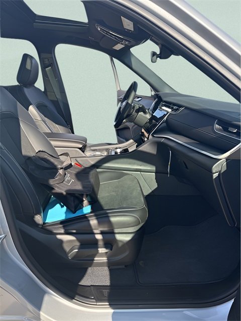 New 2025 Jeep Grand Cherokee Altitude image 30