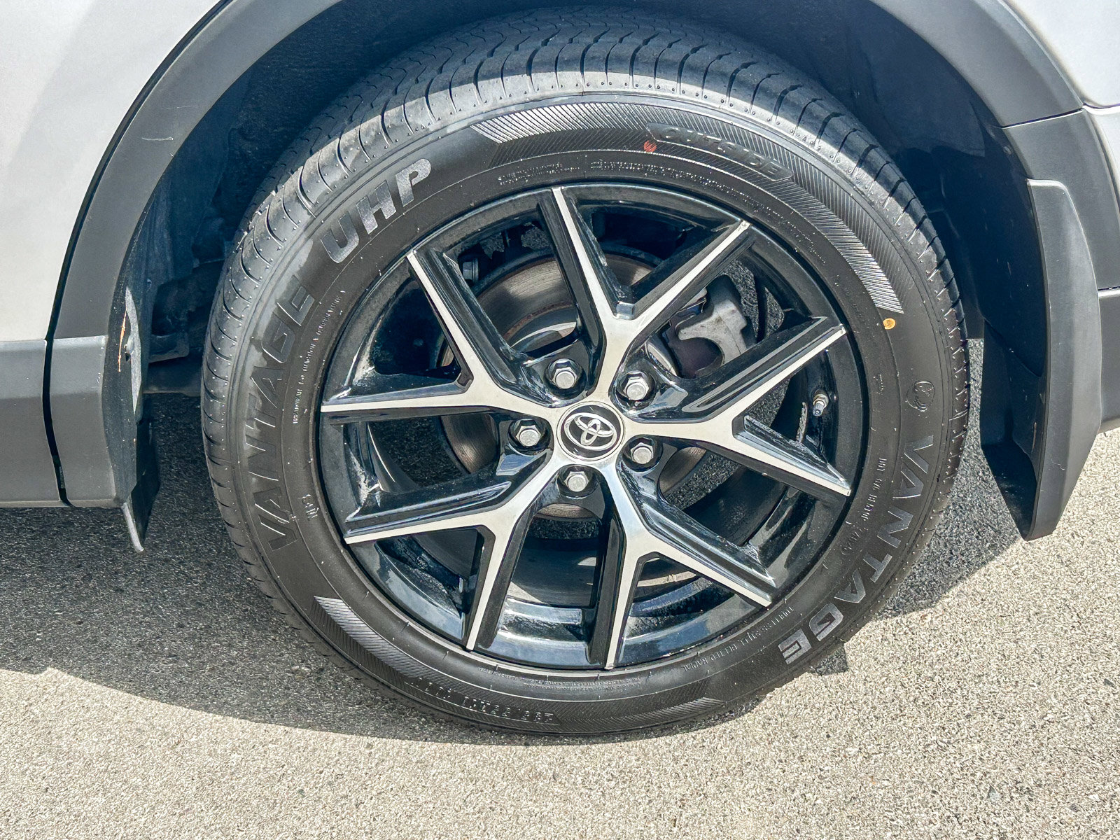 Used 2018 Toyota RAV4 SE w/ Advanced Technology Package image 11