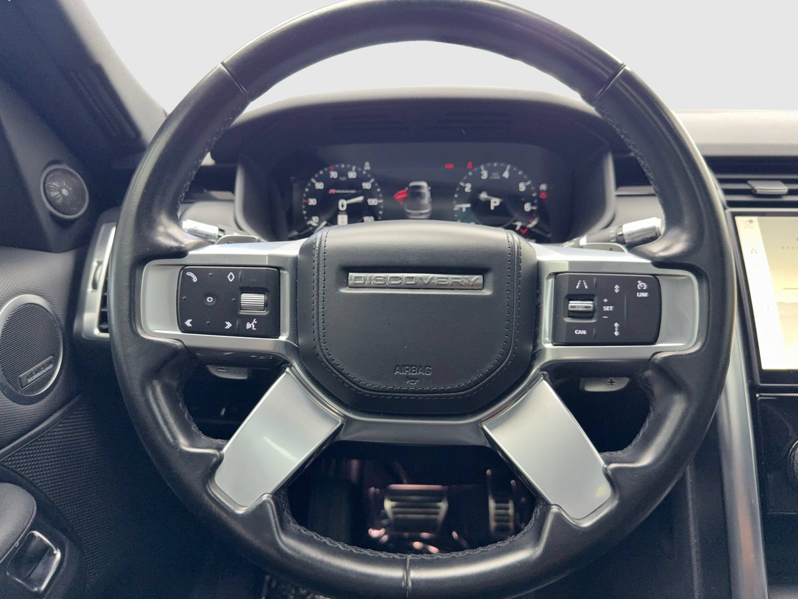 Used 2022 Land Rover Discovery HSE R-Dynamic AWD/4WD image 19