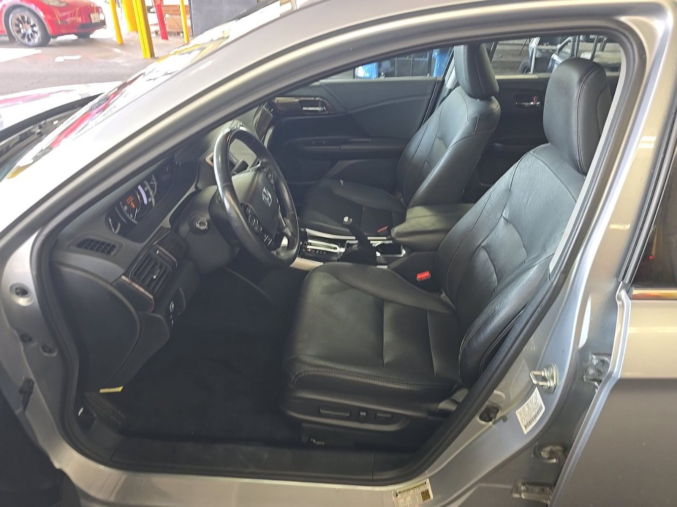Used 2017 Honda Accord EX-L image 7