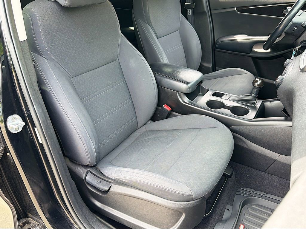 Used 2017 Kia Sorento LX w/ LX Convenience Package image 28