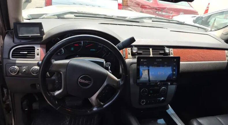Used 2008 GMC Sierra 2500 SLT w/ Z71 Off-Road Package AWD/4WD image 4