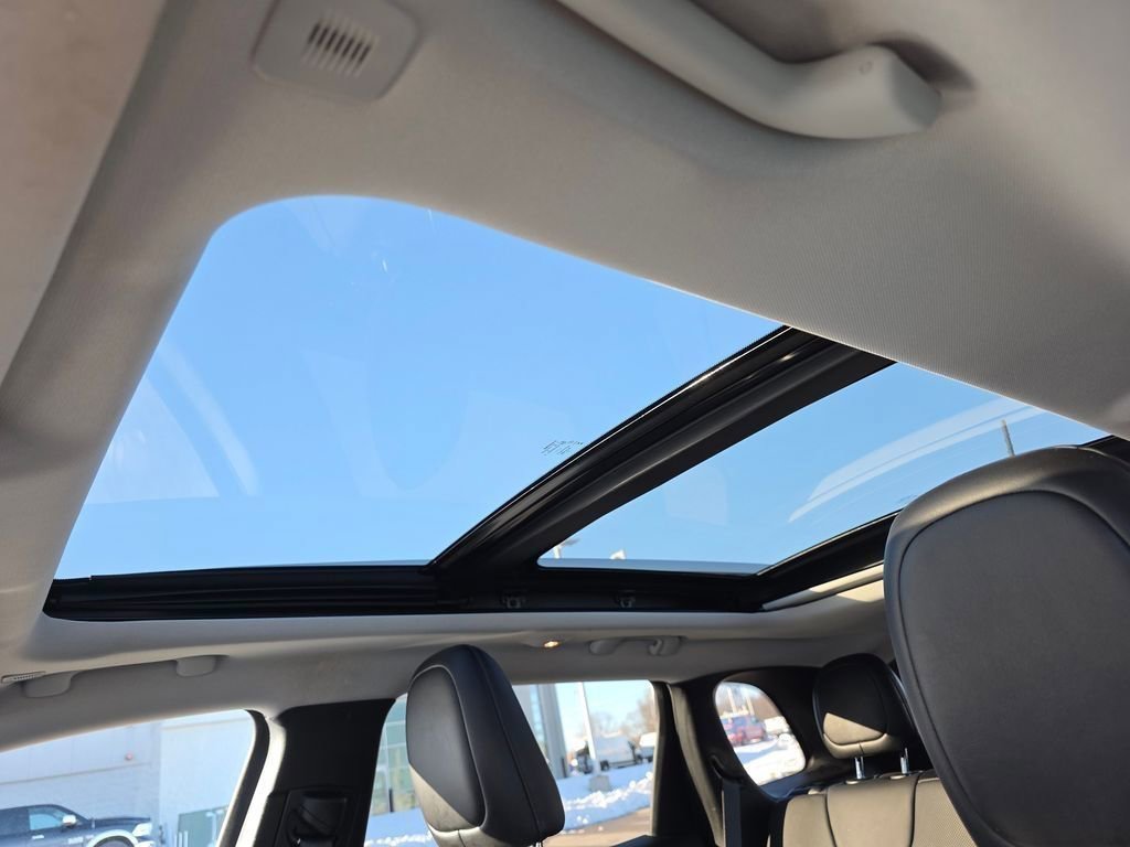 Used 2019 Jeep Cherokee Limited image 12