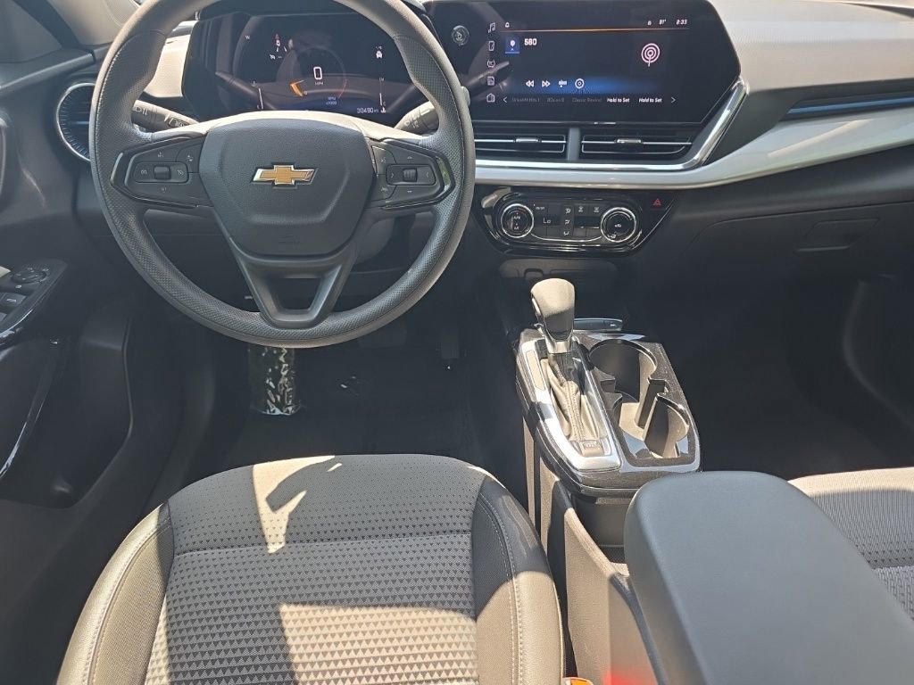 Used 2025 Chevrolet Trax LT image 19