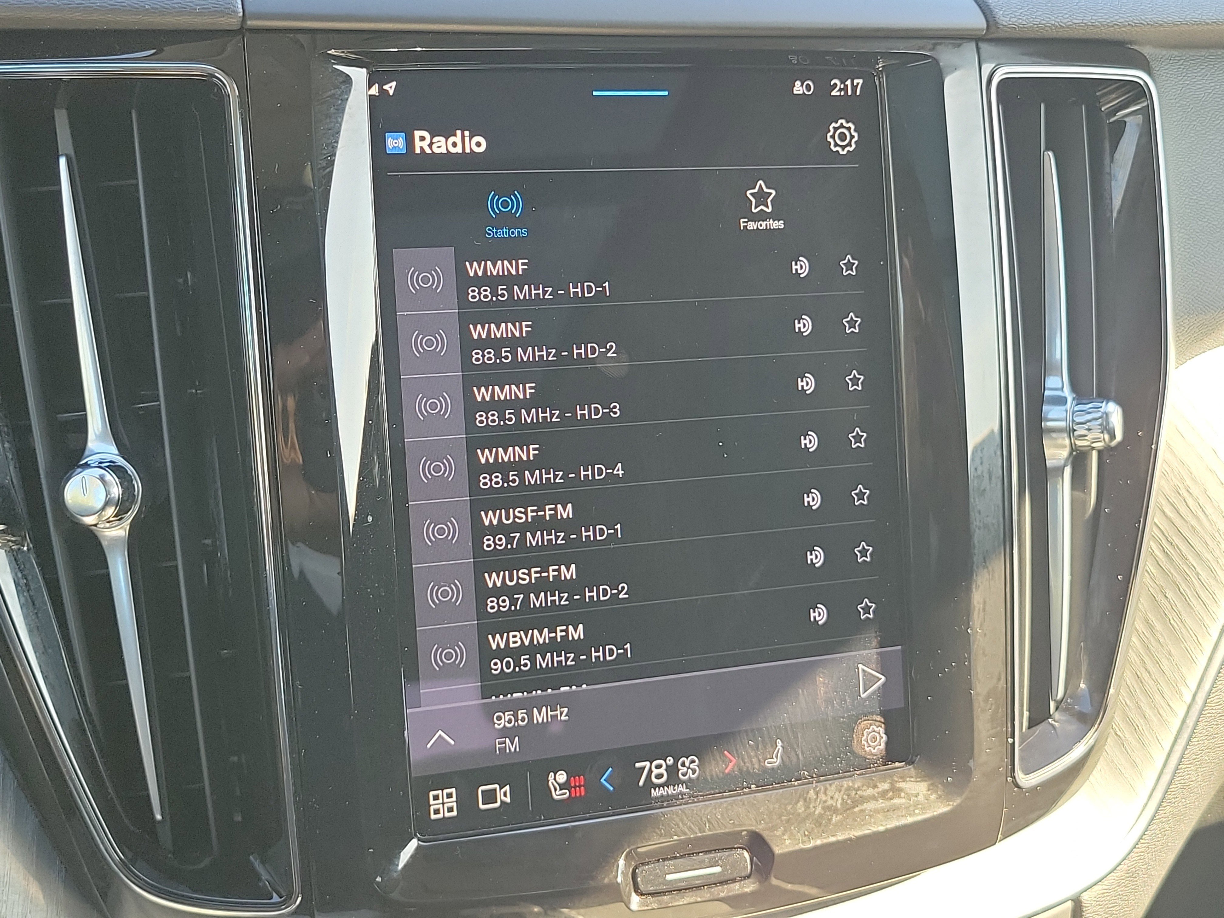 Used 2025 Volvo XC60 B5 Plus image 23