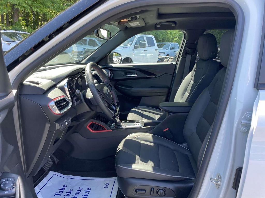 Used 2023 Chevrolet TrailBlazer RS w/ Sun and Liftgate Package FWD image 25