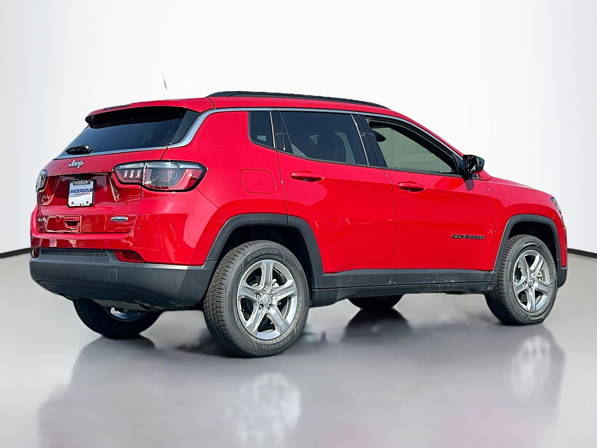 Used 2024 Jeep Compass Latitude image 2