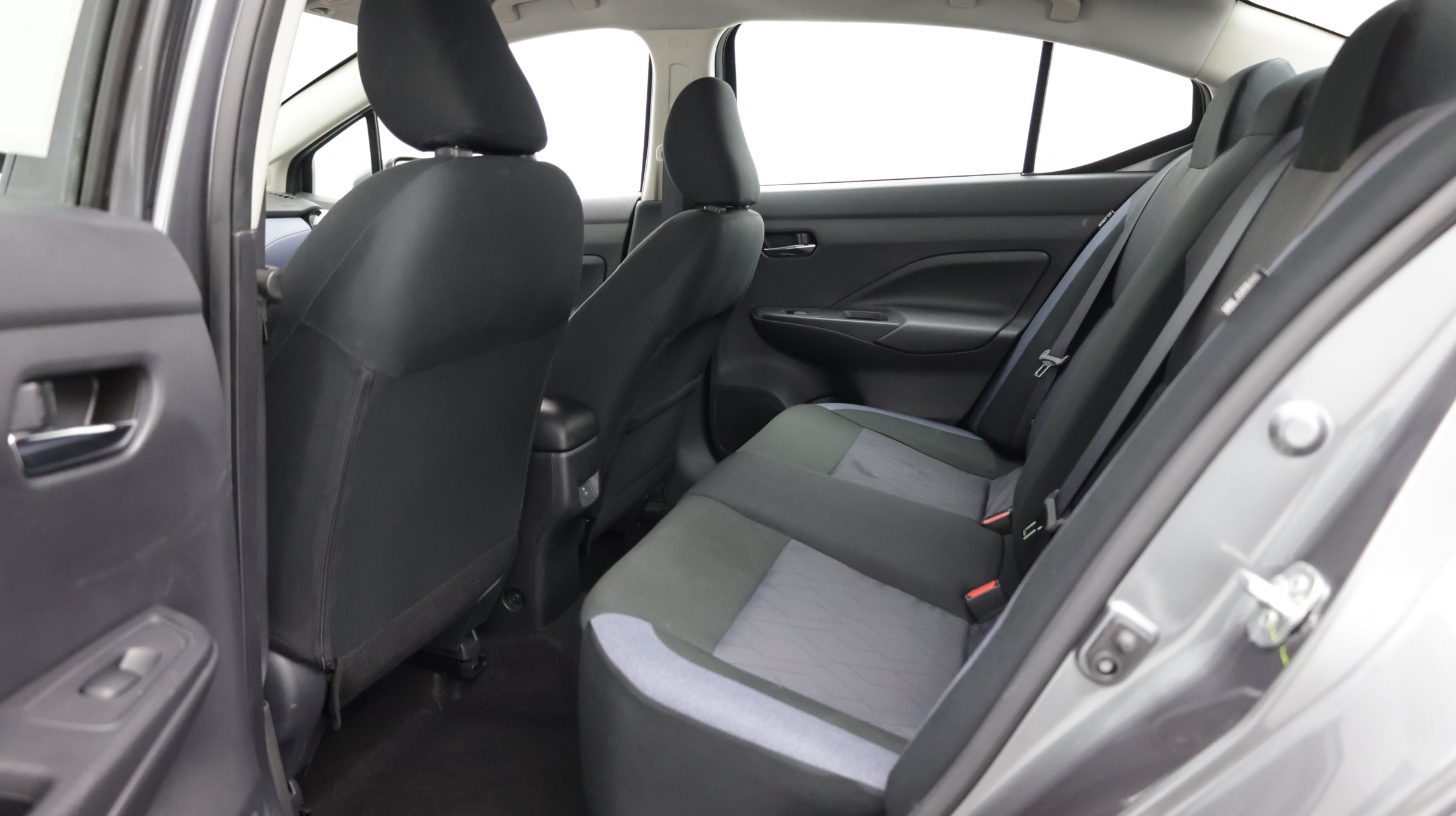 Used 2025 Nissan Versa SV FWD image 21