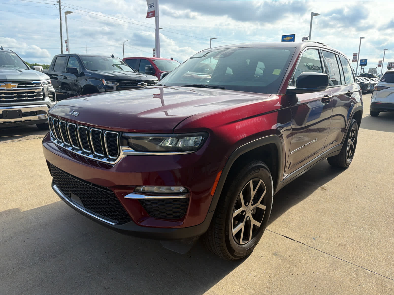 Used 2024 Jeep Grand Cherokee Limited AWD/4WD image 2