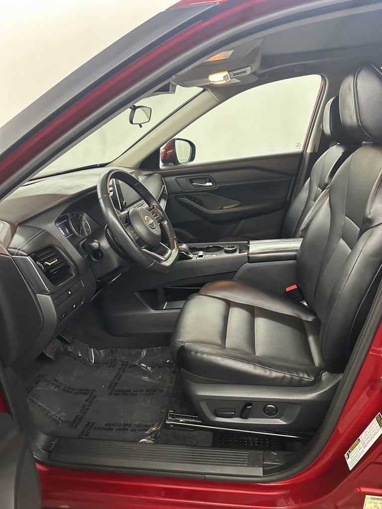 Used 2023 Nissan Rogue SV w/ SV Premium Package image 11