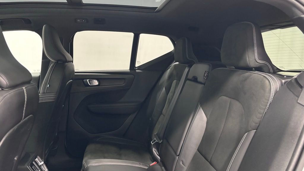 Used 2019 Volvo XC40 T5 R-Design image 21