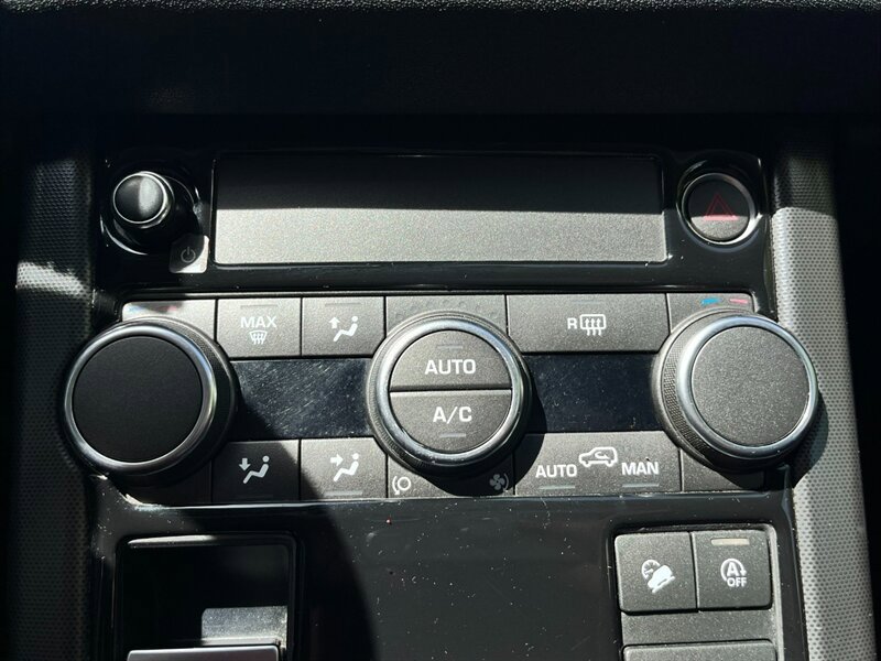 Used 2018 Land Rover Range Rover Evoque SE AWD/4WD image 34