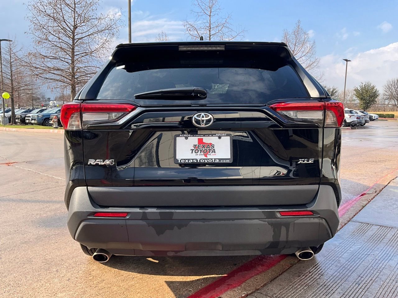 Used 2025 Toyota RAV4 XLE w/ Weather Package image 7