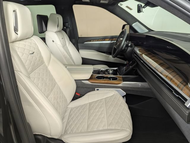 Used 2025 Cadillac Escalade Sport Platinum w/ LPO, Floor Liner Package AWD/4WD image 23